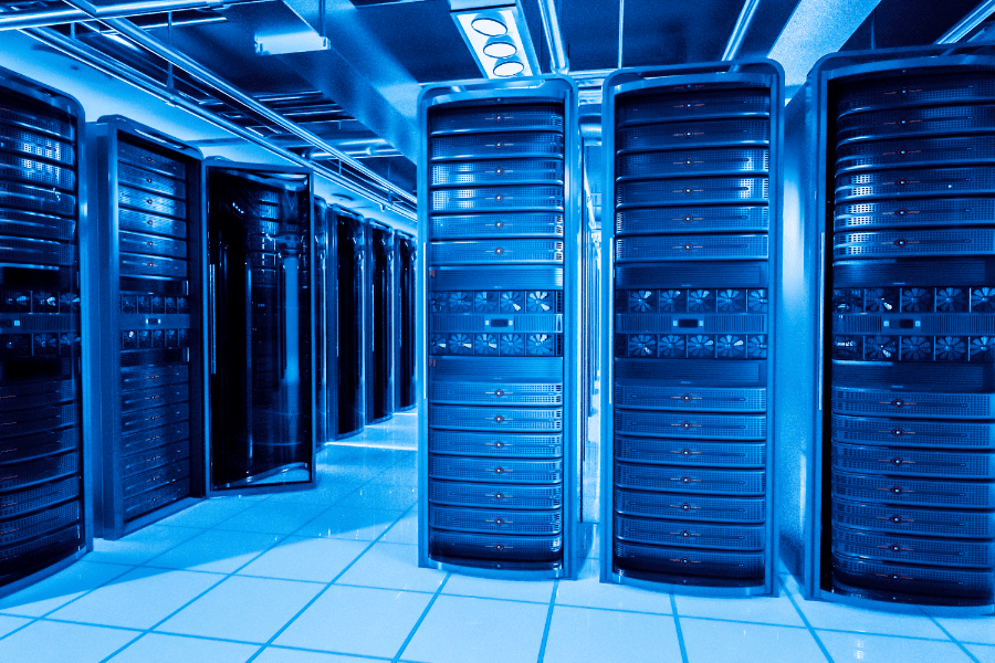 Infodata – serverska infrastruktura kao poveznica na IT rješenja Prikaz serverske opreme kao vizualna poveznica na stranicu Serveri i mreže