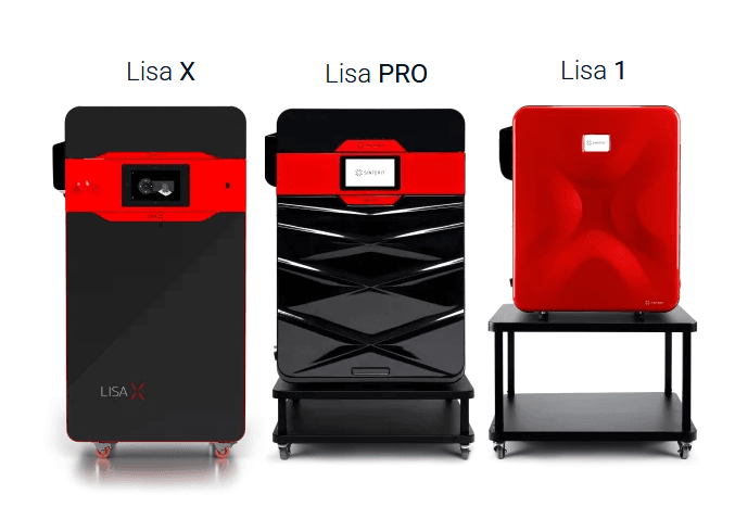 Sinterit Lisa serija – Lisa 1, Lisa X i Lisa Pro 3D printeri Tri Sinterit 3D printera – Lisa 1, Lisa X i Lisa Pro prikazani zajedno